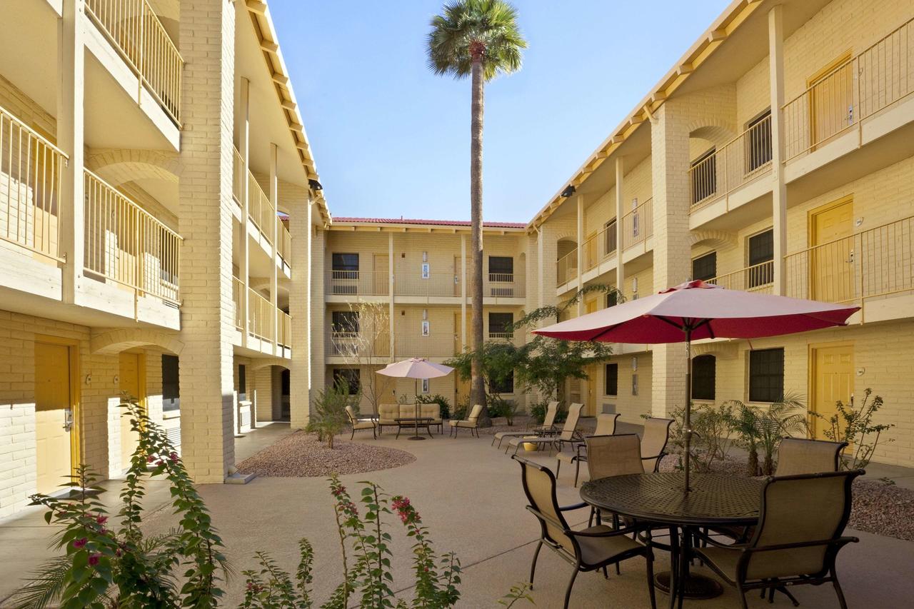 La Quinta Inn By Wyndham Phoenix Sky Harbor Airport - thumb 4
