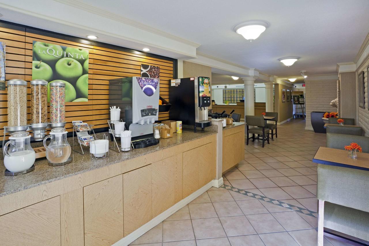La Quinta Inn By Wyndham Phoenix Sky Harbor Airport - thumb 3