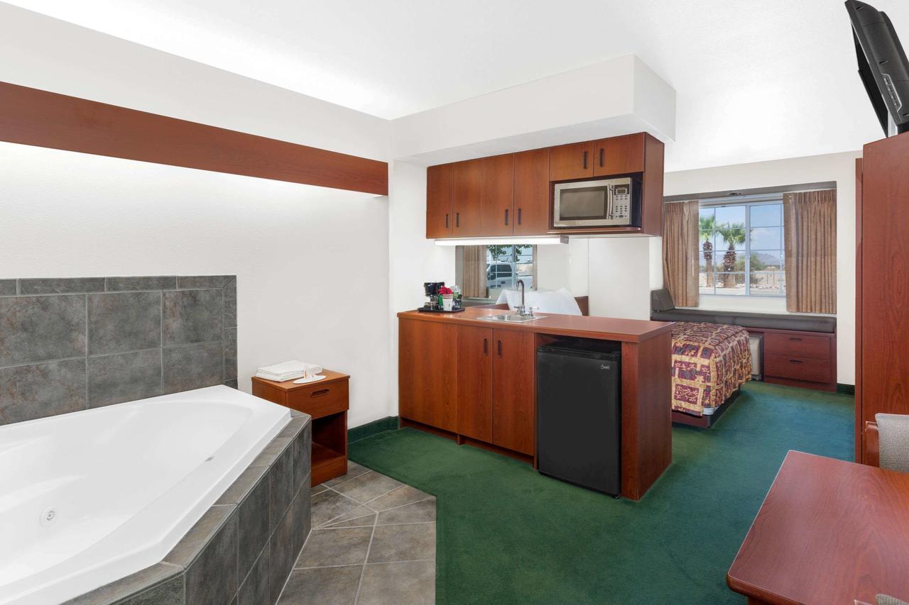 Microtel Inn & Suites By Wyndham Wellton - thumb 17