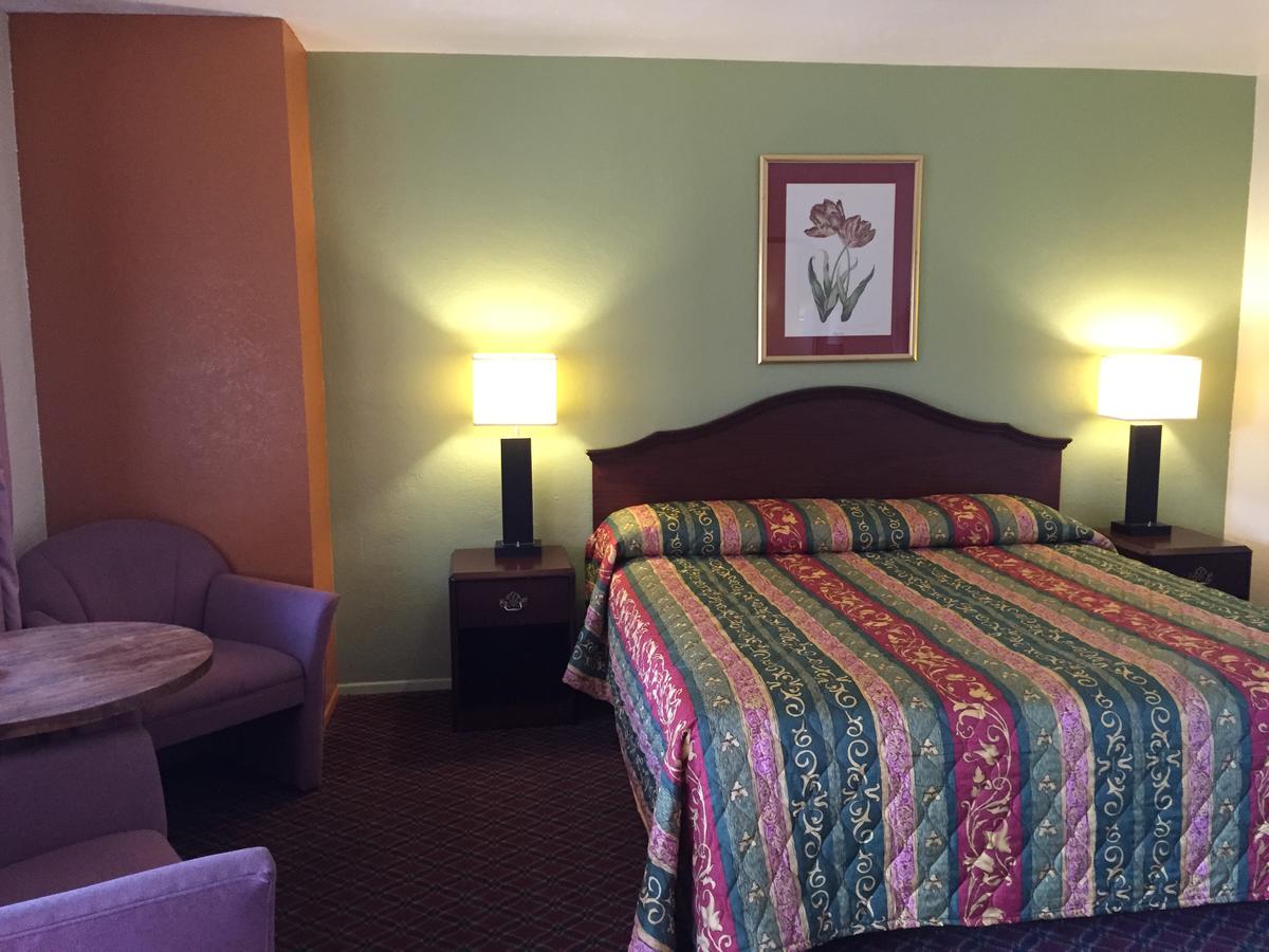 Hacienda Motel - thumb 21