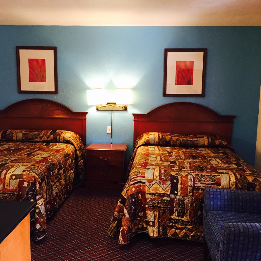 Hacienda Motel - thumb 16