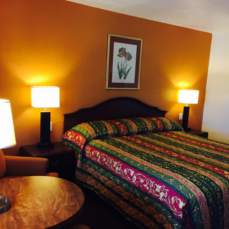Hacienda Motel - thumb 9