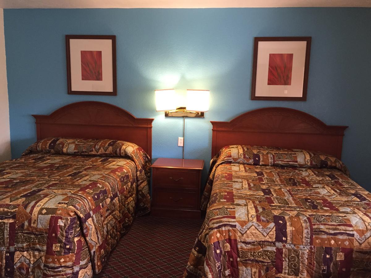 Hacienda Motel - thumb 23