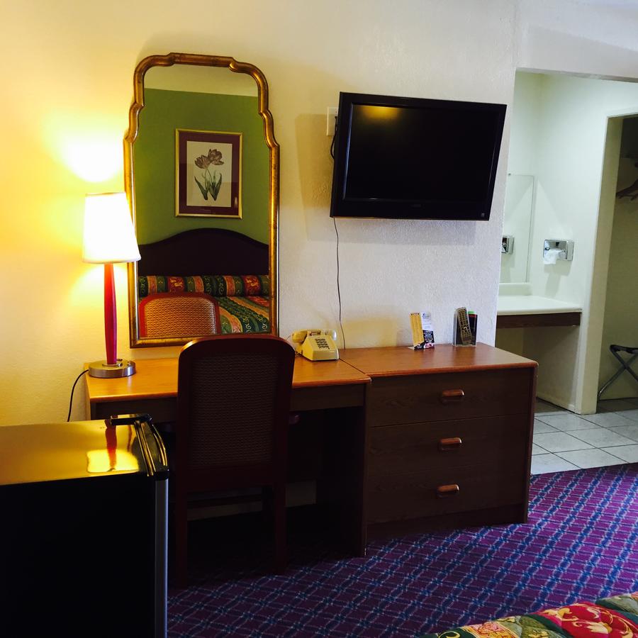 Hacienda Motel - thumb 10