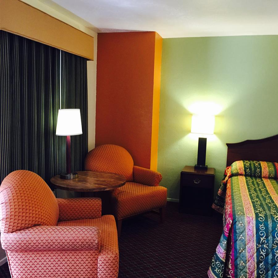 Hacienda Motel - thumb 15