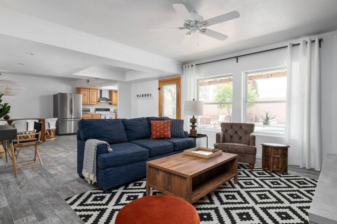 3BR Home In Mesa With Pool By WanderJaunt - thumb 0