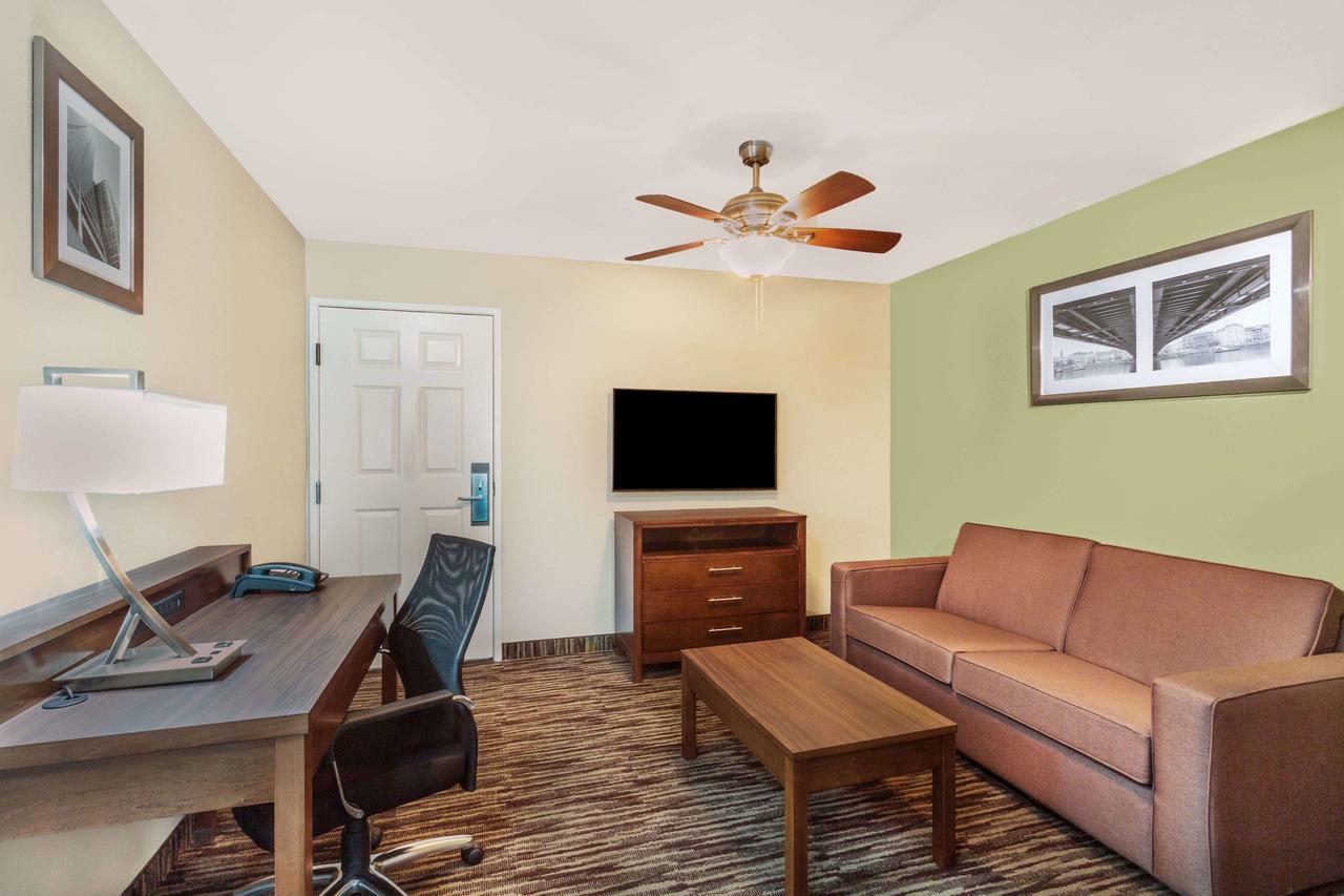 Comfort Inn & Suites - thumb 12