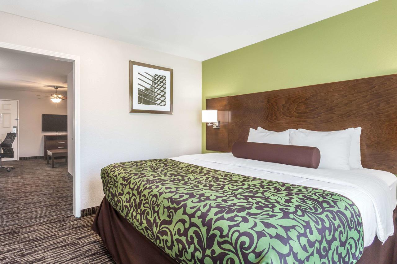 Comfort Inn & Suites - thumb 7