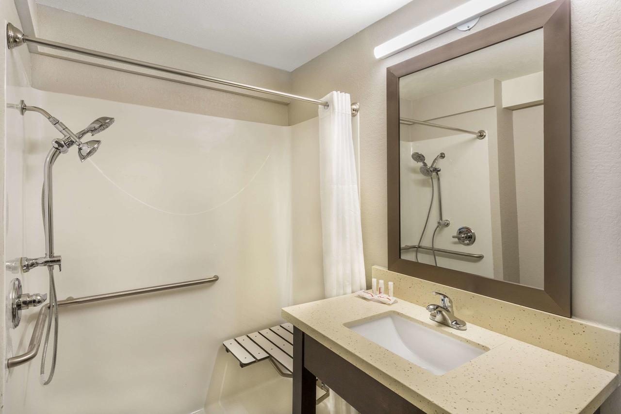 Comfort Inn & Suites - thumb 13