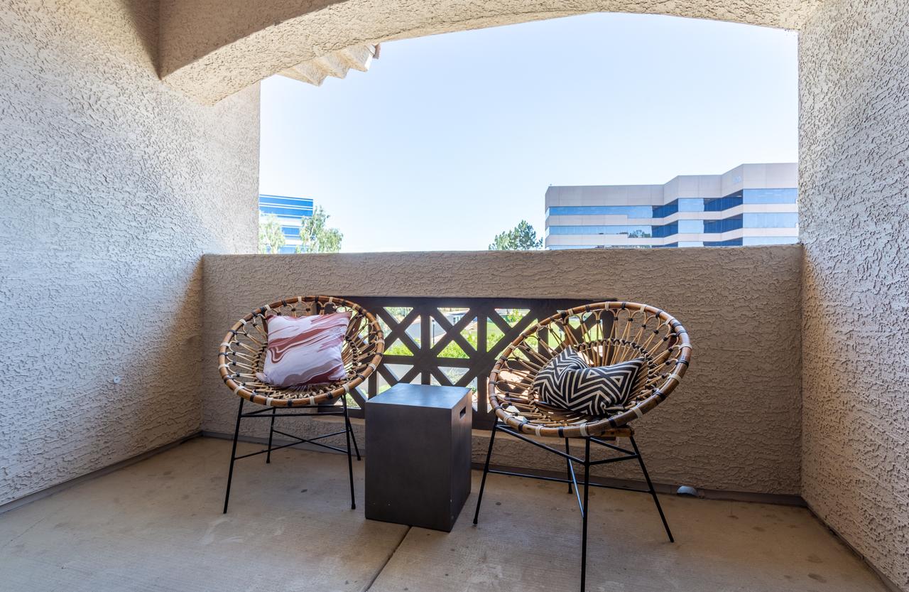 Stunning 2 Bedroom Apt 10 Min To Airport - thumb 25