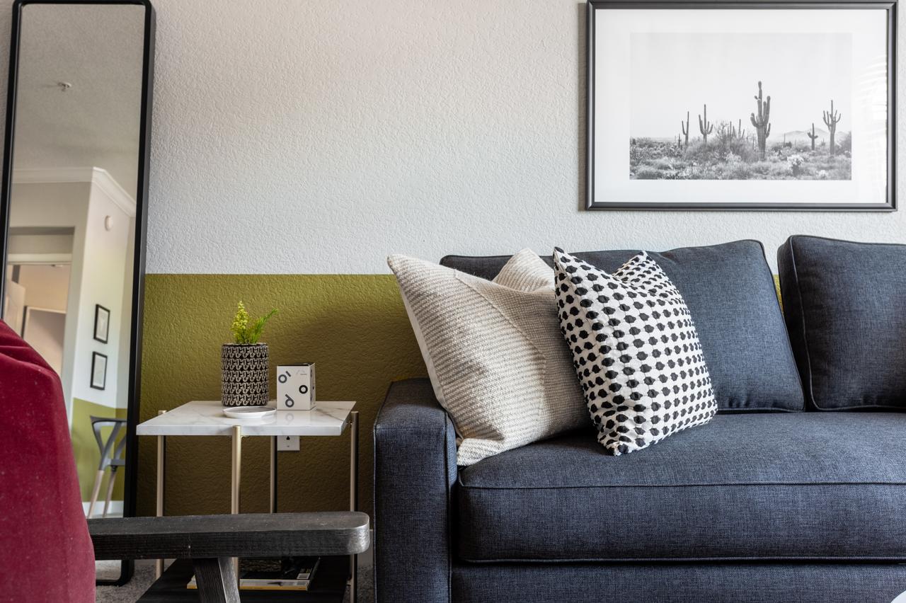 Stunning 2 Bedroom Apt 10 Min To Airport - thumb 27