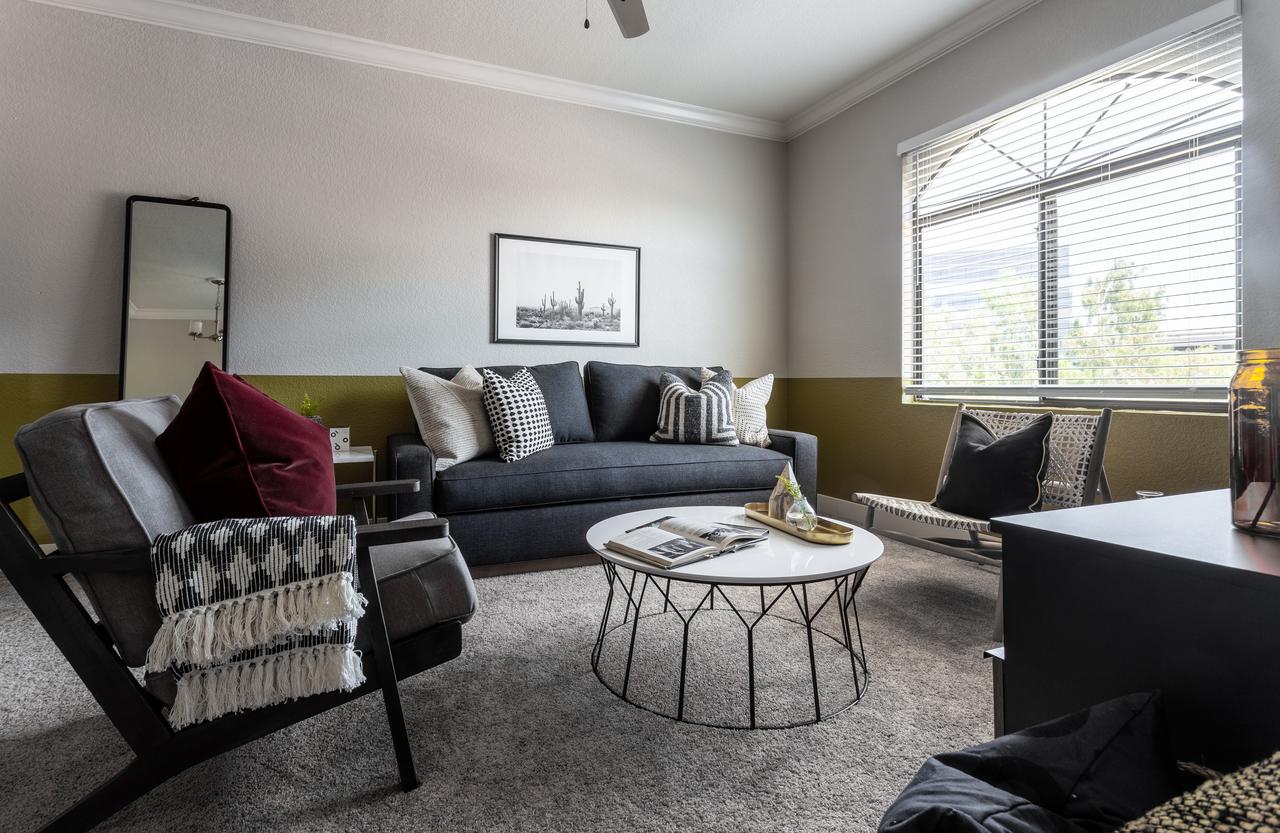Stunning 2 Bedroom Apt 10 Min To Airport - thumb 16