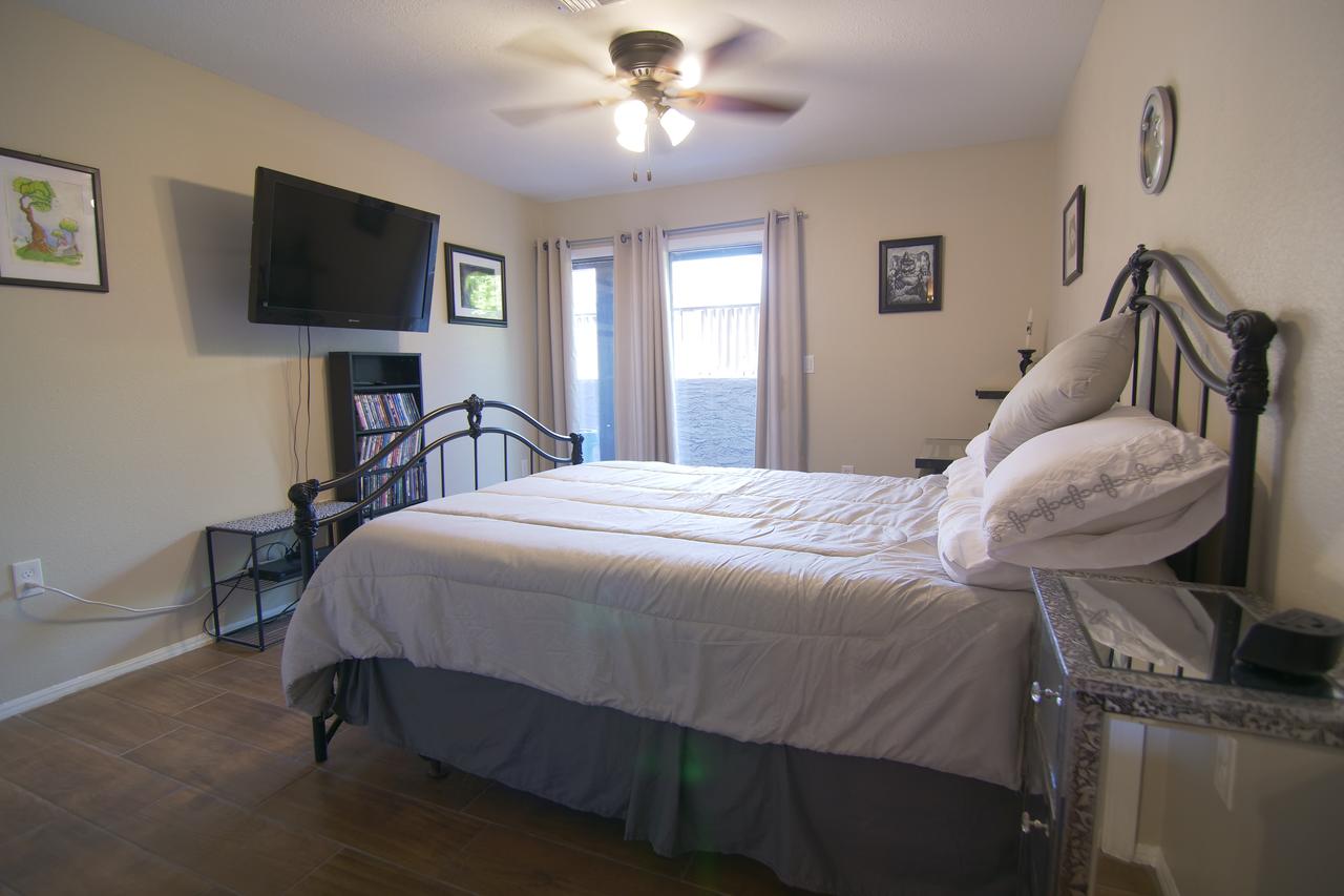 Cupcakes And Roses Condo - thumb 2