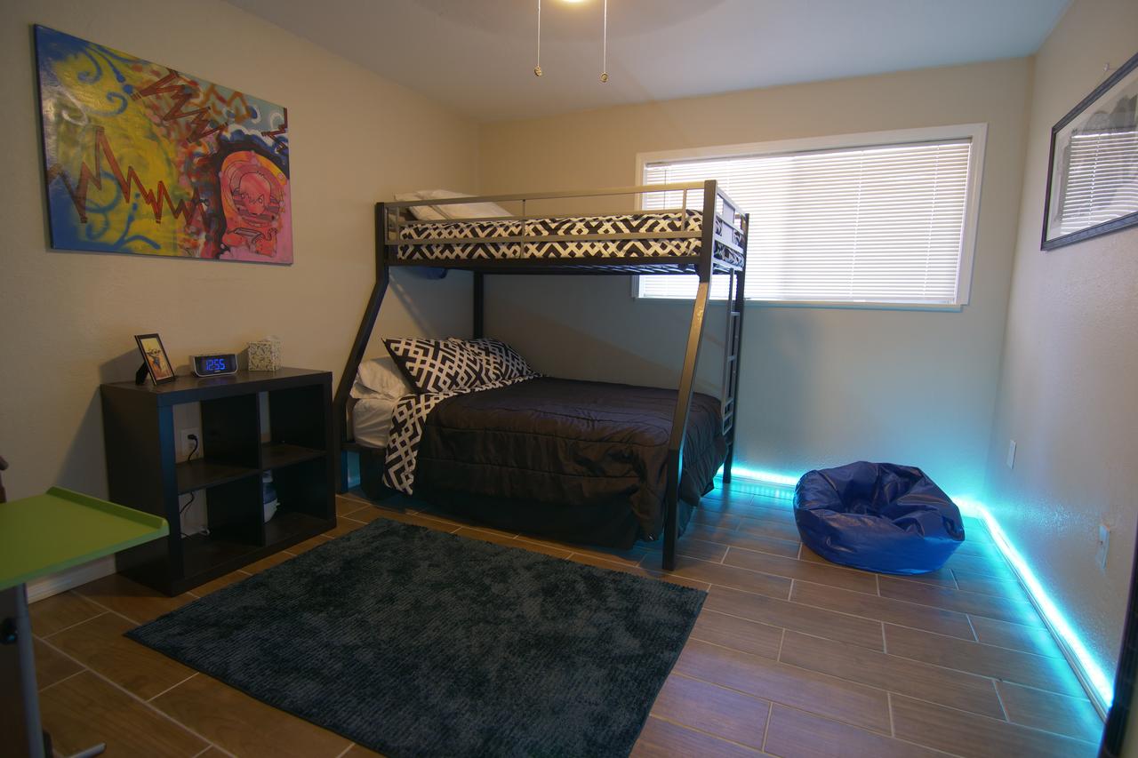 Cupcakes And Roses Condo - thumb 5