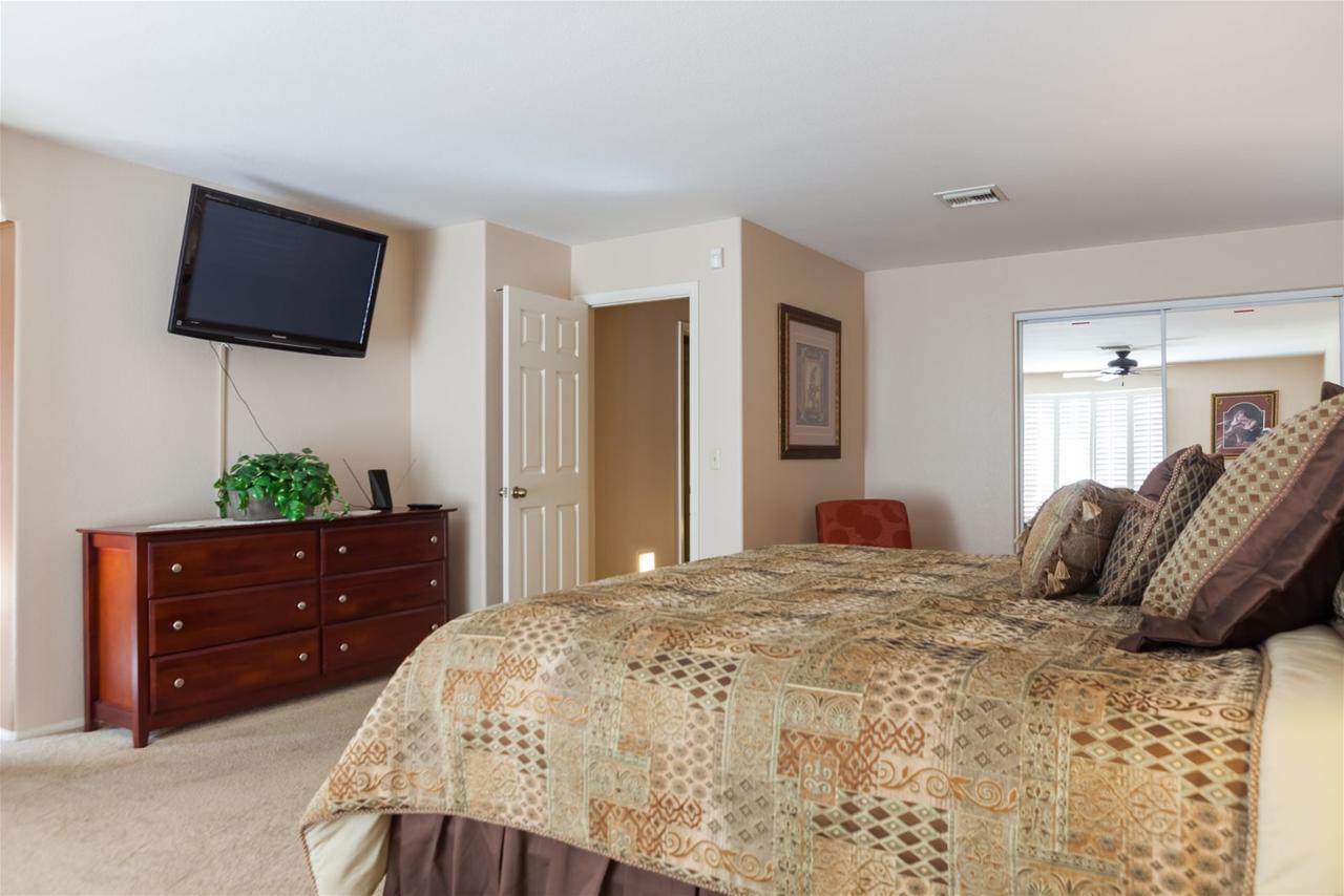 4 BR Ocotillo Home, Billiards, Golf & Lake Views - thumb 15