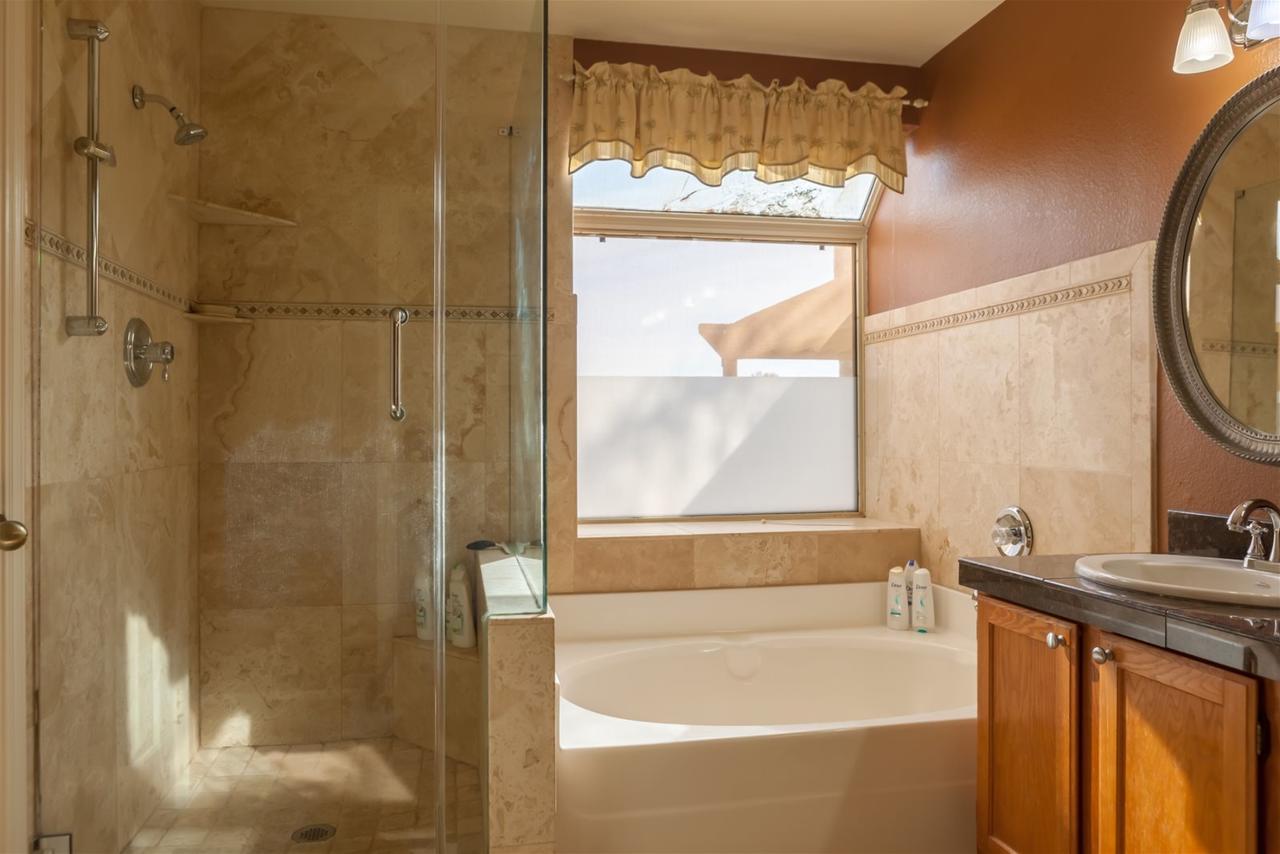 4 BR Ocotillo Home, Billiards, Golf & Lake Views - thumb 18