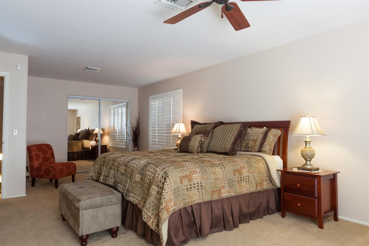 4 BR Ocotillo Home, Billiards, Golf & Lake Views - thumb 14