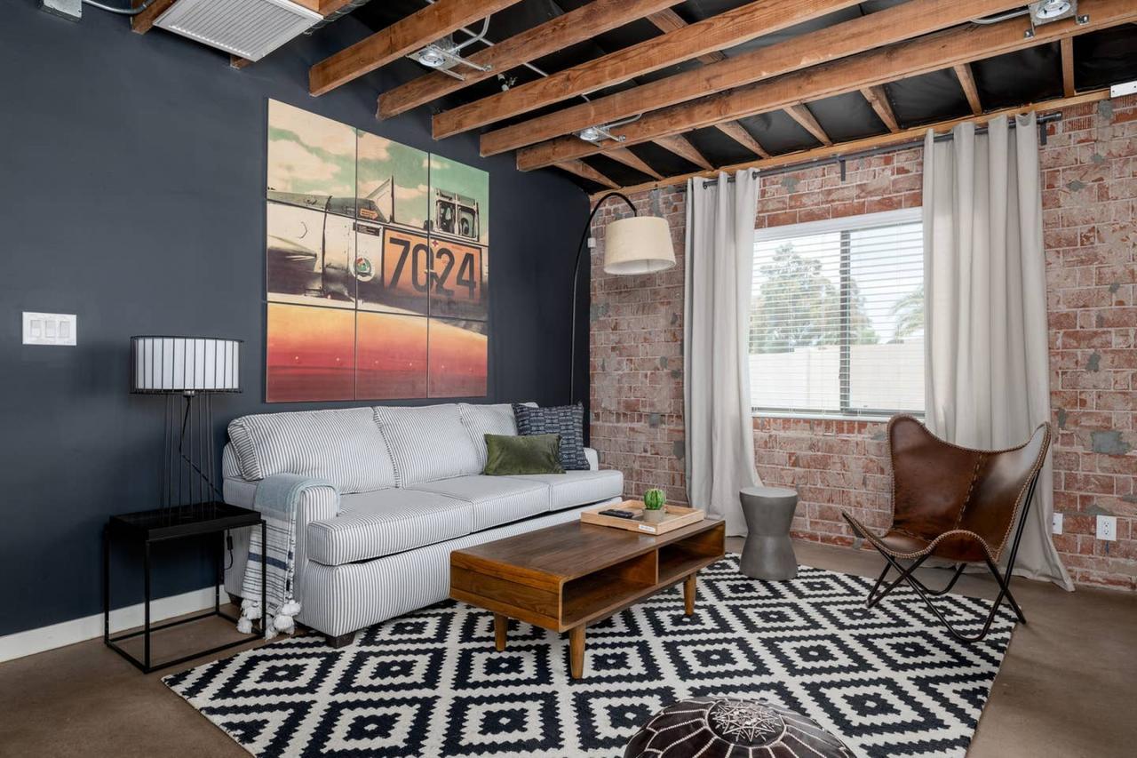 Chic 2BR Townhome In Central Phx By WanderJaunt - thumb 0