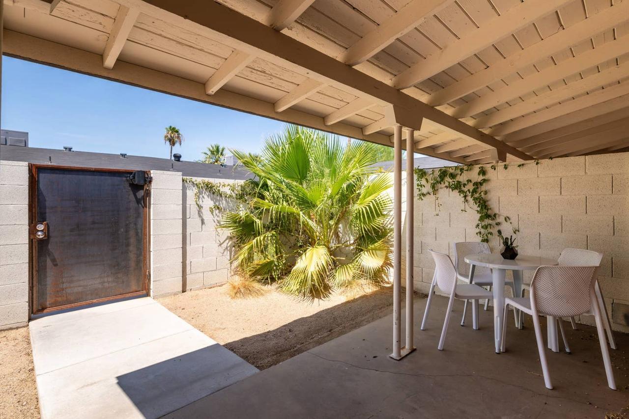 Chic 2BR Townhome In Central Phx By WanderJaunt - thumb 11