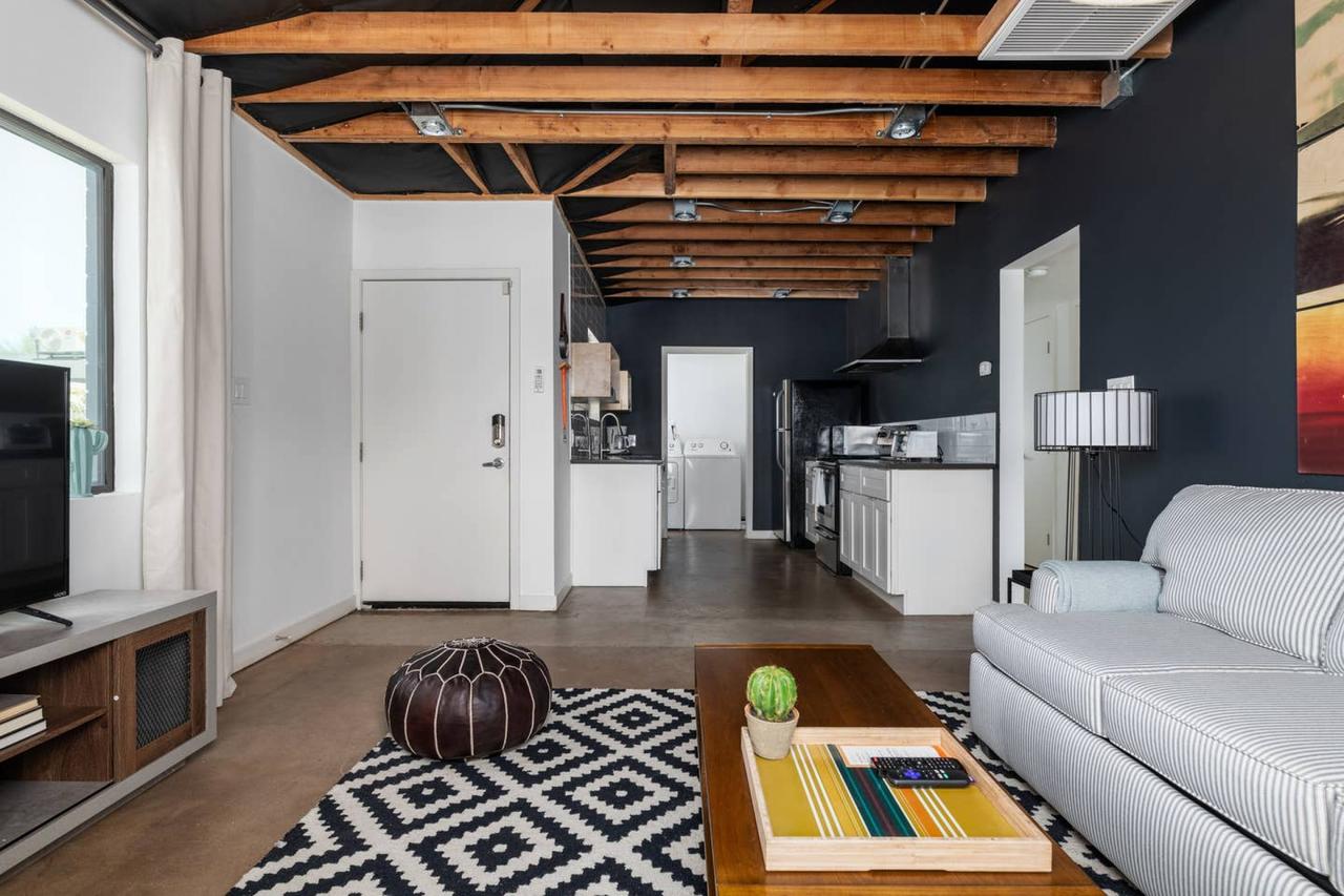 Chic 2BR Townhome In Central Phx By WanderJaunt - thumb 7