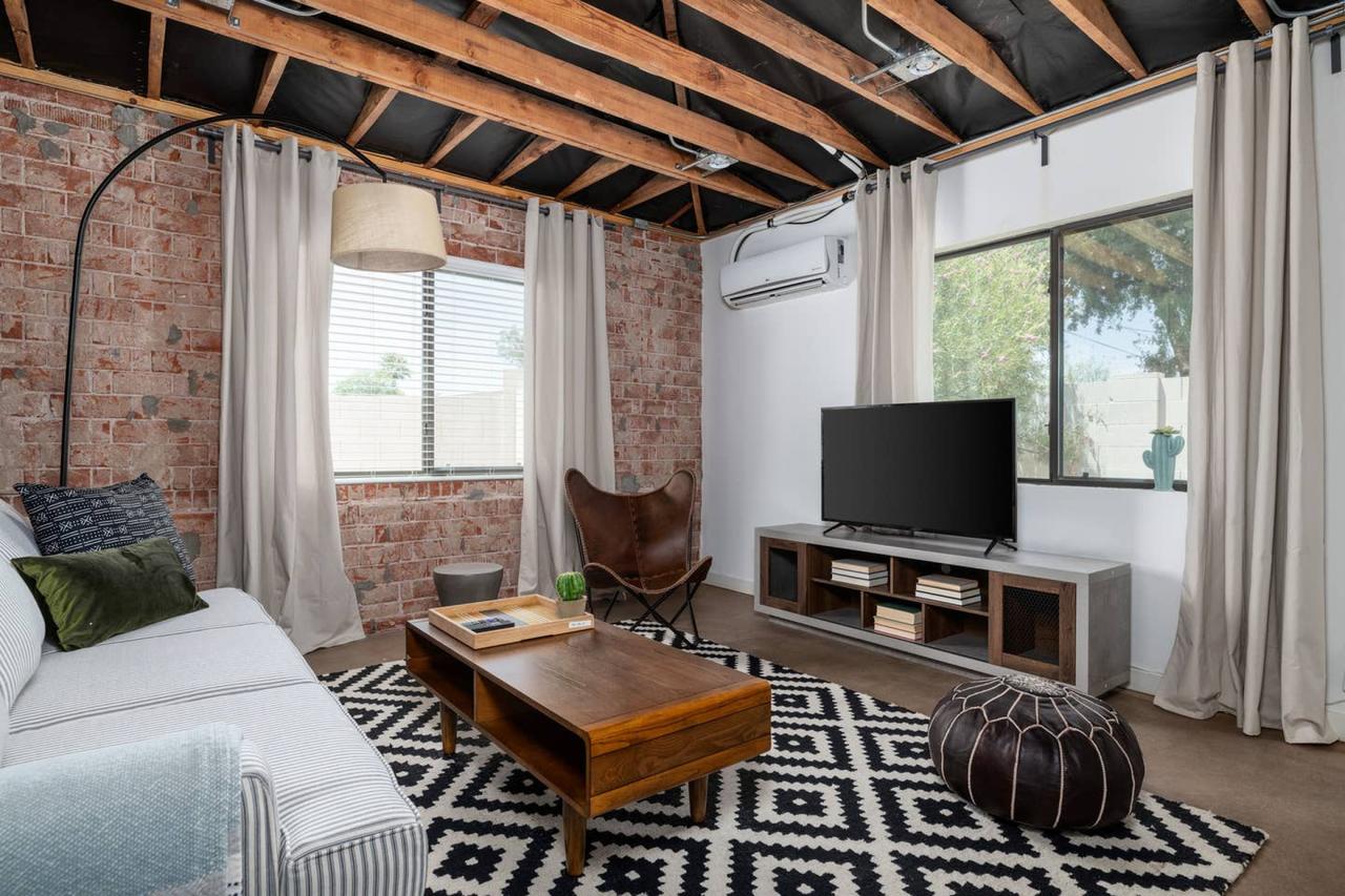 Chic 2BR Townhome In Central Phx By WanderJaunt - thumb 12