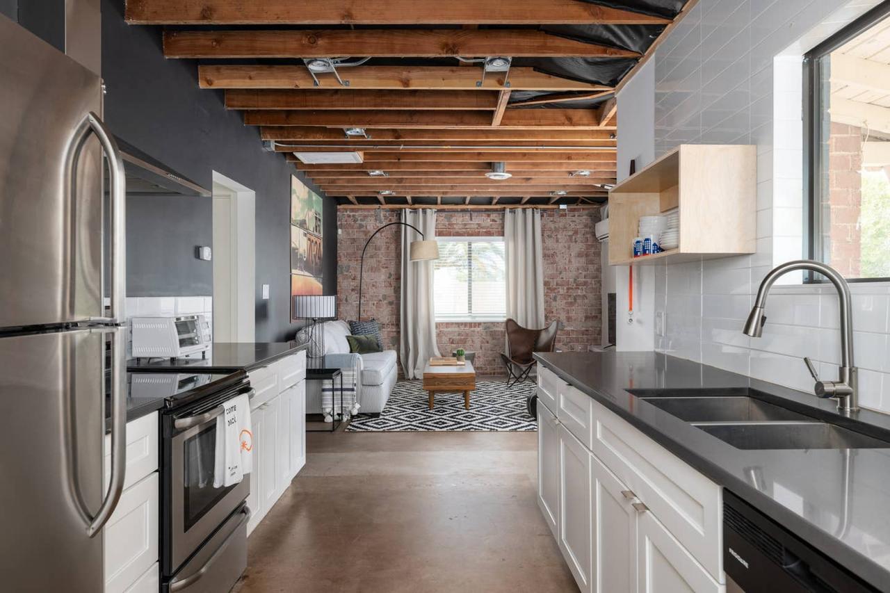 Chic 2BR Townhome In Central Phx By WanderJaunt - thumb 9