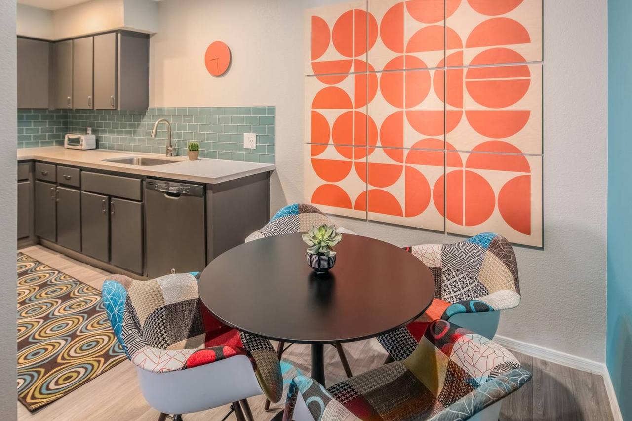 Luxe 2BR Near ASU With Pool #221 By WanderJaunt - thumb 7