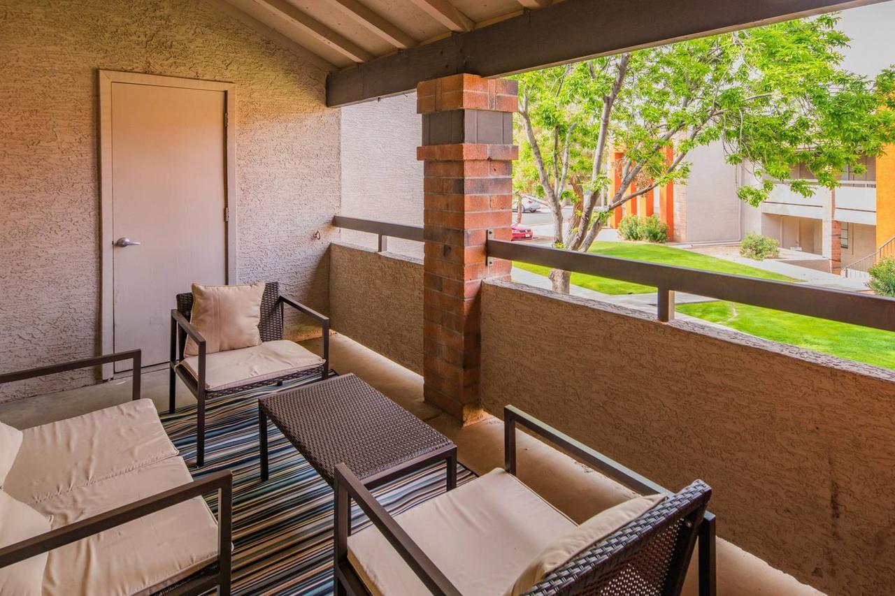 Luxe 2BR Near ASU With Pool #221 By WanderJaunt - thumb 3