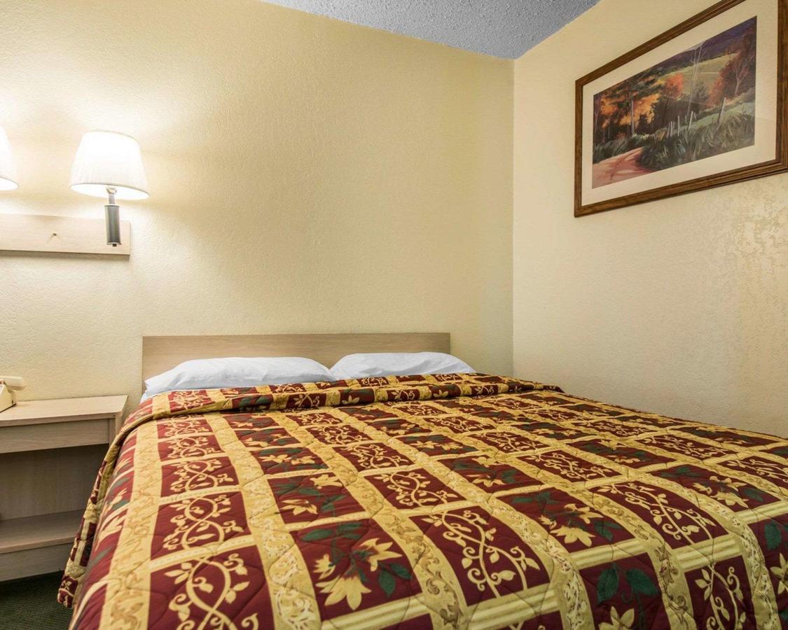 Rodeway Inn Pueblo - thumb 11