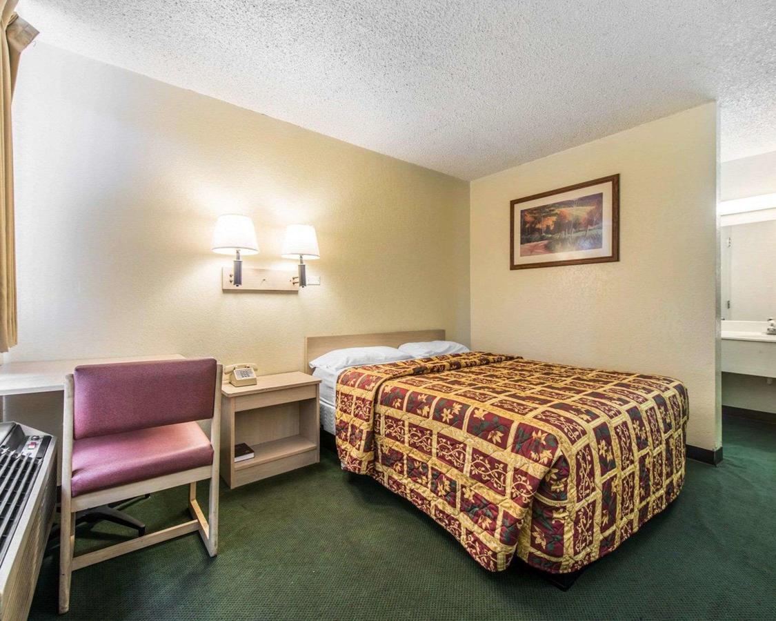 Rodeway Inn Pueblo - thumb 20