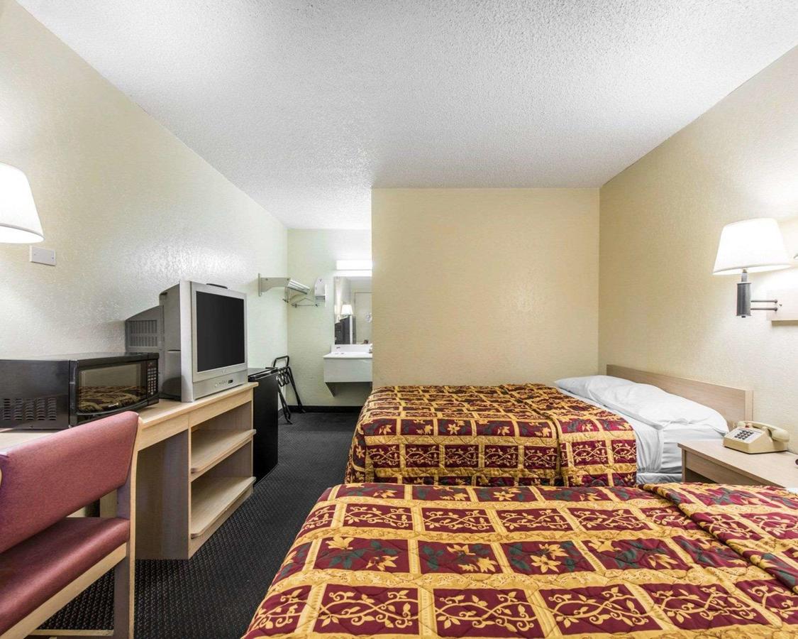 Rodeway Inn Pueblo - thumb 9