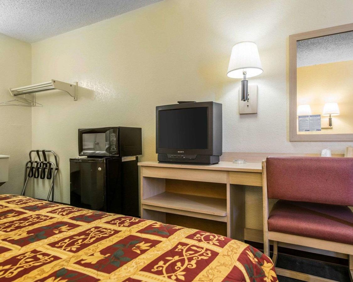 Rodeway Inn Pueblo - thumb 22