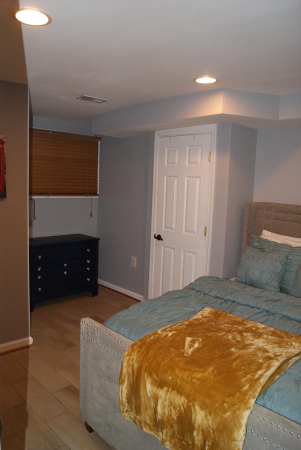 Chic Downtown In-Law Suite - thumb 9