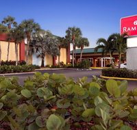 Ramada by Wyndham Naples - Accommodation Arizona