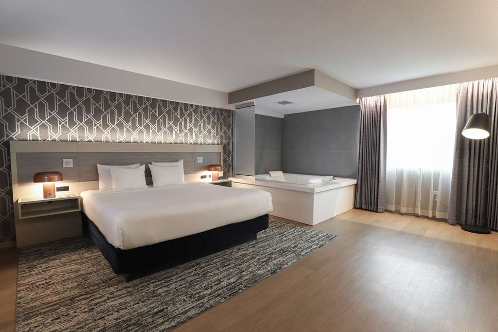 Radisson Plaza Hotel At Kalamazoo Center - thumb 3