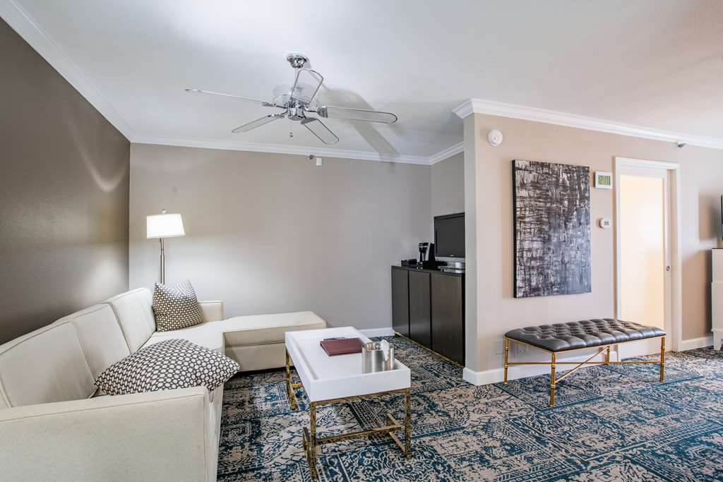 The Burgundy Hotel, Tapestry Collection - thumb 6