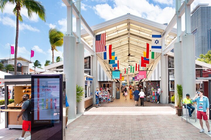 Miami Boat Tour - Discover Biscayne Bay & Celebrity Island Homes [90Min] - thumb 1